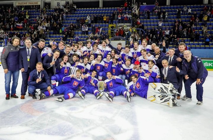 Feneš po úspešných MS U18: „Vynikajúca reklama pre slovenský hokej, je to úžasná partia mladých ľudí"